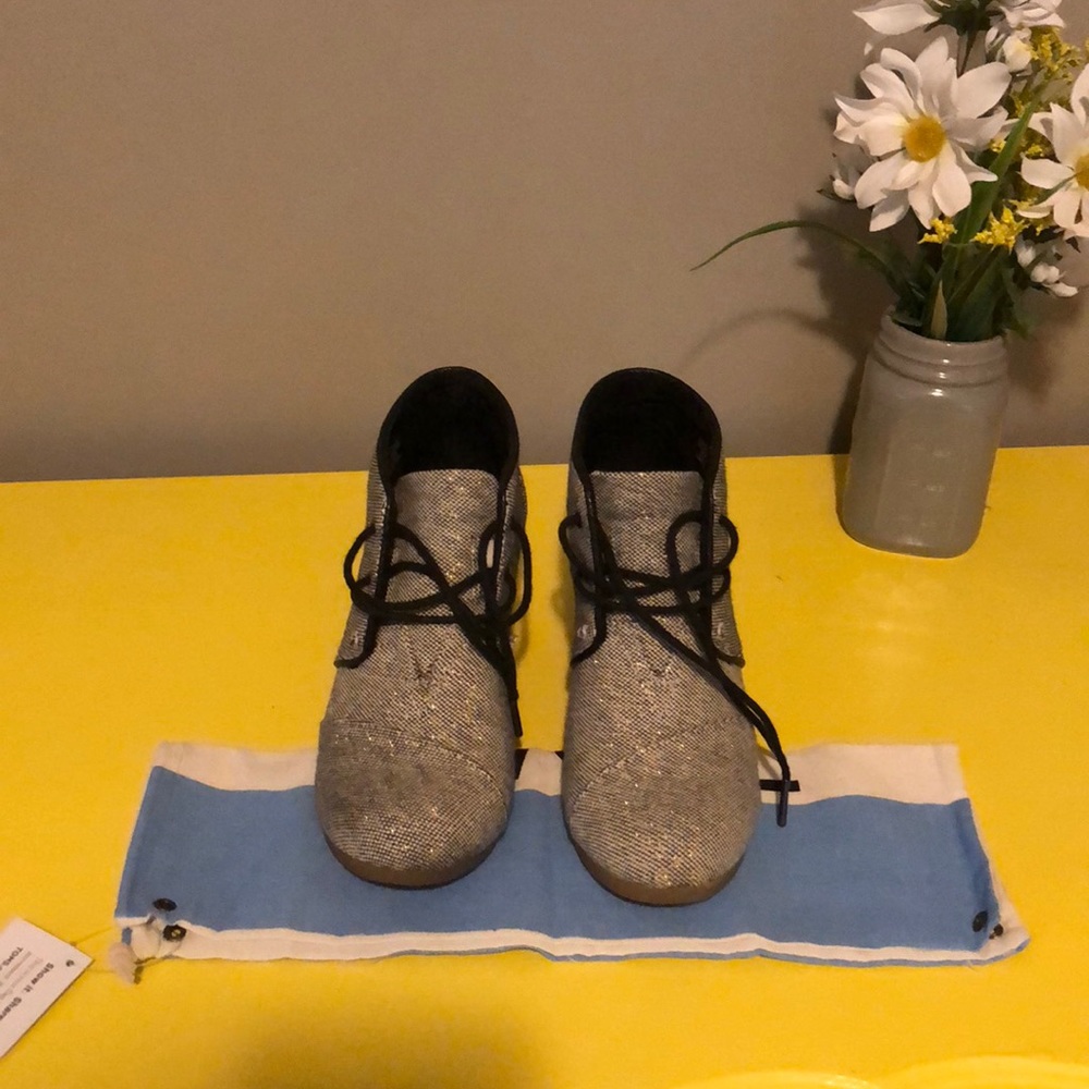 TOMS black gold wedges bootie 7.5